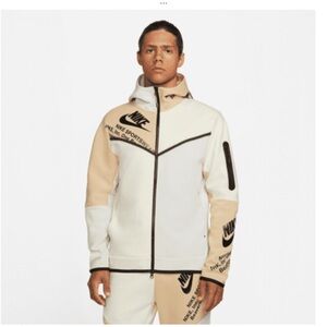 Nike Sportswear Tech Fleece Men’s Performance Jacket.